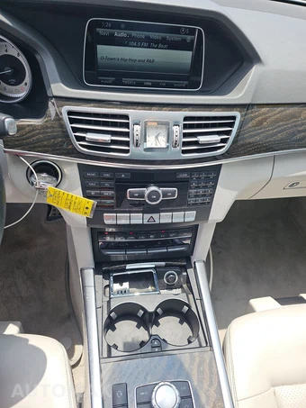 2015 Mercedes-Benz E 350 Sedan - miniatura 11