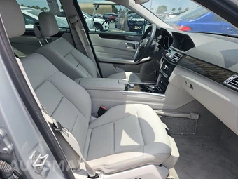 2015 Mercedes-Benz E 350 Sedan - miniatura 8