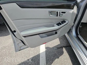 2015 Mercedes-Benz E 350 Sedan - miniatura 9
