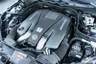 2015 Mercedes-Benz E 63 AMG S 4MATIC Sedan - miniatura 26