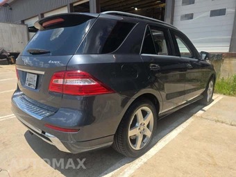 2015 Mercedes-Benz ML 400 - miniatura 3