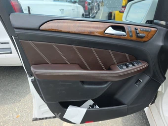 2015 Mercedes-Benz ML 63 AMG – miniatura 9