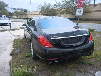 2015 Mercedes-Benz S 550 Sedan - miniatura 2