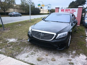 2015 Mercedes-Benz S 550 Sedan - miniatura 3