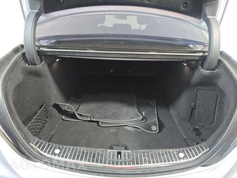 2015 Mercedes-Benz S 550 Sedan - miniatura 16