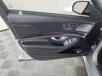2015 Mercedes-Benz S 550 Sedan - miniatura 9