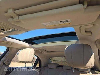 2015 Mercedes-Benz S 550 Sedan - miniatura 11