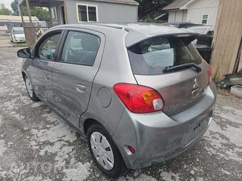 2015 Mitsubishi Mirage DE – miniatura 4