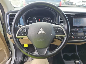 2015 Mitsubishi Outlander SE - miniatura 10