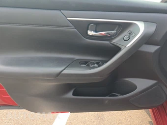 2015 Nissan Altima 2.5 SV – miniatura 9
