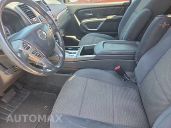 2015 Nissan Armada SV - miniatura 11