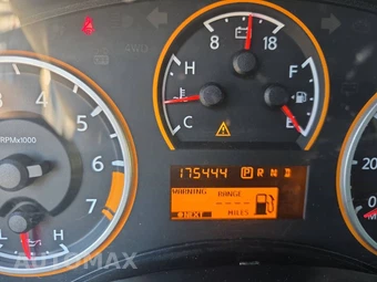 2015 Nissan Armada SV - miniatura 13