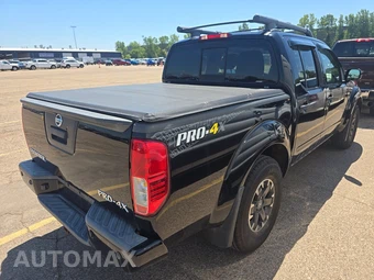 2015 Nissan Frontier PRO-4X Crew Cab Medium Bed - miniatura 4