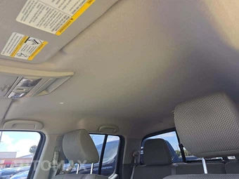 2015 Nissan Frontier SV Crew Cab Medium Bed – miniatura 11