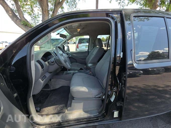 2015 Nissan Frontier SV Crew Cab Medium Bed – miniatura 3