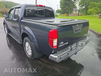 2015 Nissan Frontier SV Crew Cab Medium Bed – miniatura 2