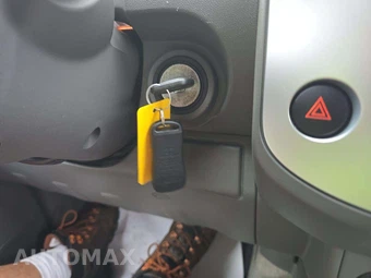 2015 Nissan Frontier SV Crew Cab Medium Bed – miniatura 8