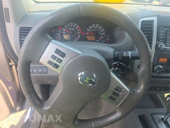 2015 Nissan Frontier SV Crew Cab Medium Bed – miniatura 10