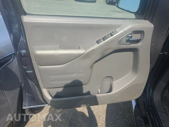 2015 Nissan Frontier SV Crew Cab Medium Bed – miniatura 9