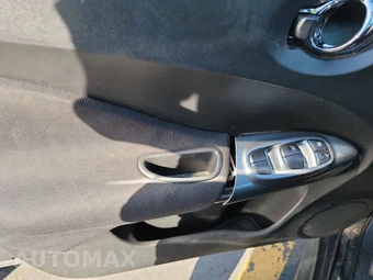 2015 Nissan JUKE S – miniatura 9