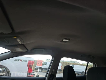 2015 Nissan LEAF SV – miniatura 17