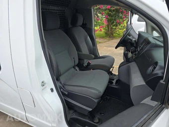 2015 Nissan NV200 Compact Cargo SV 115.2" WB - miniatura 18