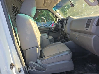 2015 Nissan NV2500 HD Cargo SV Standard Roof 146.1" WB - miniatura 8
