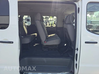 2015 Nissan NV3500 HD Passenger S 146.1" WB - miniatura 13