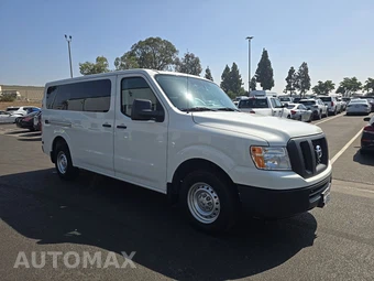 2015 Nissan NV3500 HD Passenger S 146.1" WB - miniatura 3