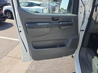 2015 Nissan NV3500 HD Passenger S 146.1" WB - miniatura 9