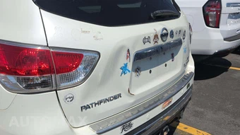 2015 Nissan Pathfinder Platinum - miniatura 31