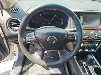 2015 Nissan Pathfinder Platinum - miniatura 10