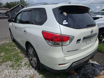 2015 Nissan Pathfinder Platinum – miniatura 2