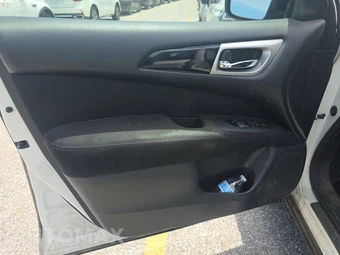 2015 Nissan Pathfinder S - miniatura 9