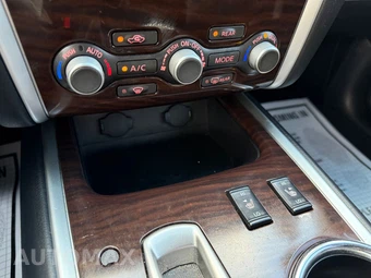 2015 Nissan Pathfinder SL - miniatura 103