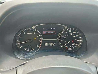 2015 Nissan Pathfinder SV – miniatura 9