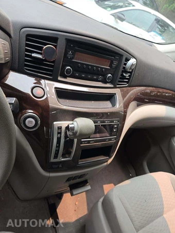 2015 Nissan Quest S 118.1" WB - miniatura 10