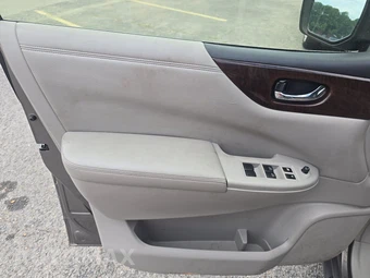 2015 Nissan Quest SV 118.1" WB - miniatura 9