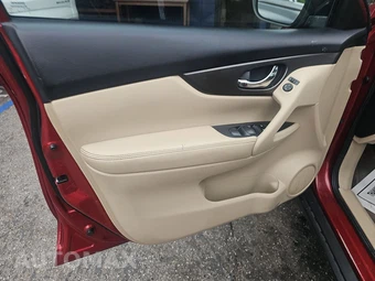 2015 Nissan Rogue SV – miniatura 9