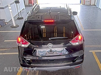 2015 Nissan Rogue SV – miniatura 5