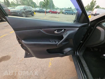2015 Nissan Rogue SV – miniatura 9