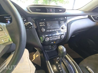 2015 Nissan Rogue SV – miniatura 10