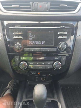 2015 Nissan Rogue SV – miniatura 7