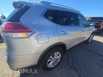 2015 Nissan Rogue SV – miniatura 4