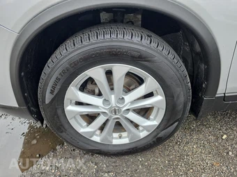 2015 Nissan Rogue SV – miniatura 8