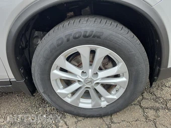 2015 Nissan Rogue SV – miniatura 9