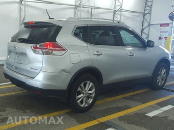 2015 Nissan Rogue SV – miniatura 4