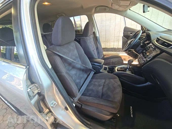 2015 Nissan Rogue SV - miniatura 18