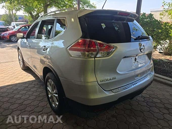 2015 Nissan Rogue SV - miniatura 2