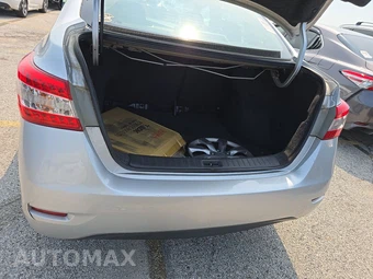 2015 Nissan Sentra S – miniatura 10